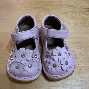 Pink Dress Shoes with Floral Appliqués and Velcro Strap